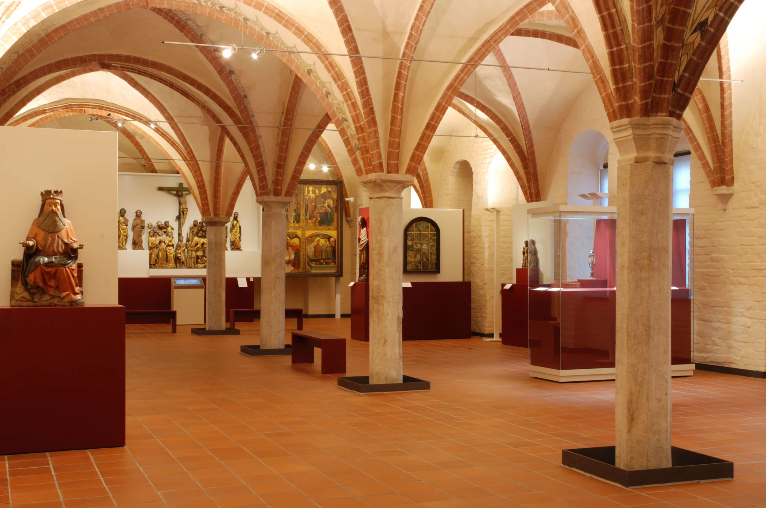 Refektorium im kulturhistorischen Museum in Rostock, heute genutzt als Ausstellungsraum für die Ausstellung Sakrale Kunst